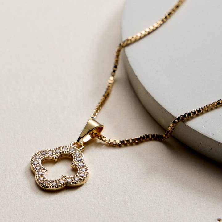 Collier Pendentif Trèfle à Quatre Feuilles Plaqué Or pour la vente par Lilla Haven