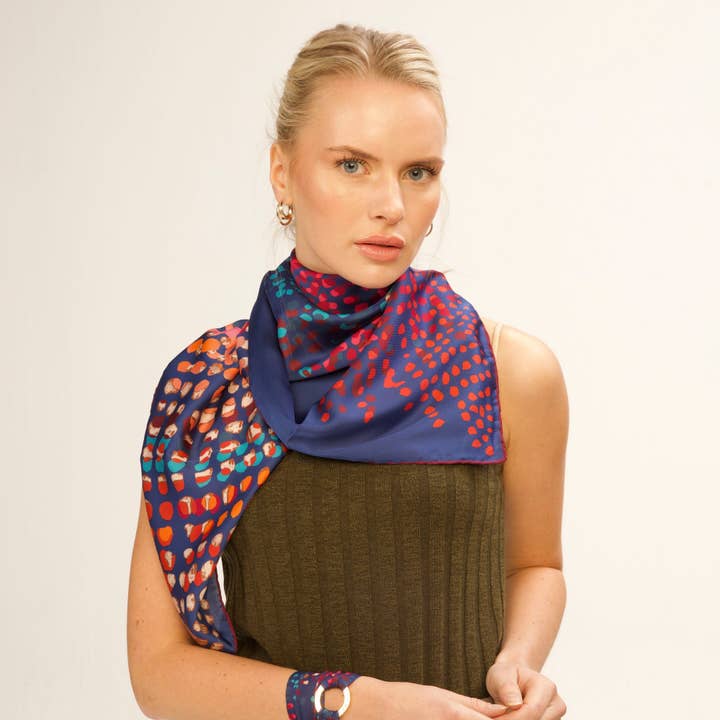 COFFRET CADEAU FOULARD À POIS + BRACELET pour la vente par Silk and River