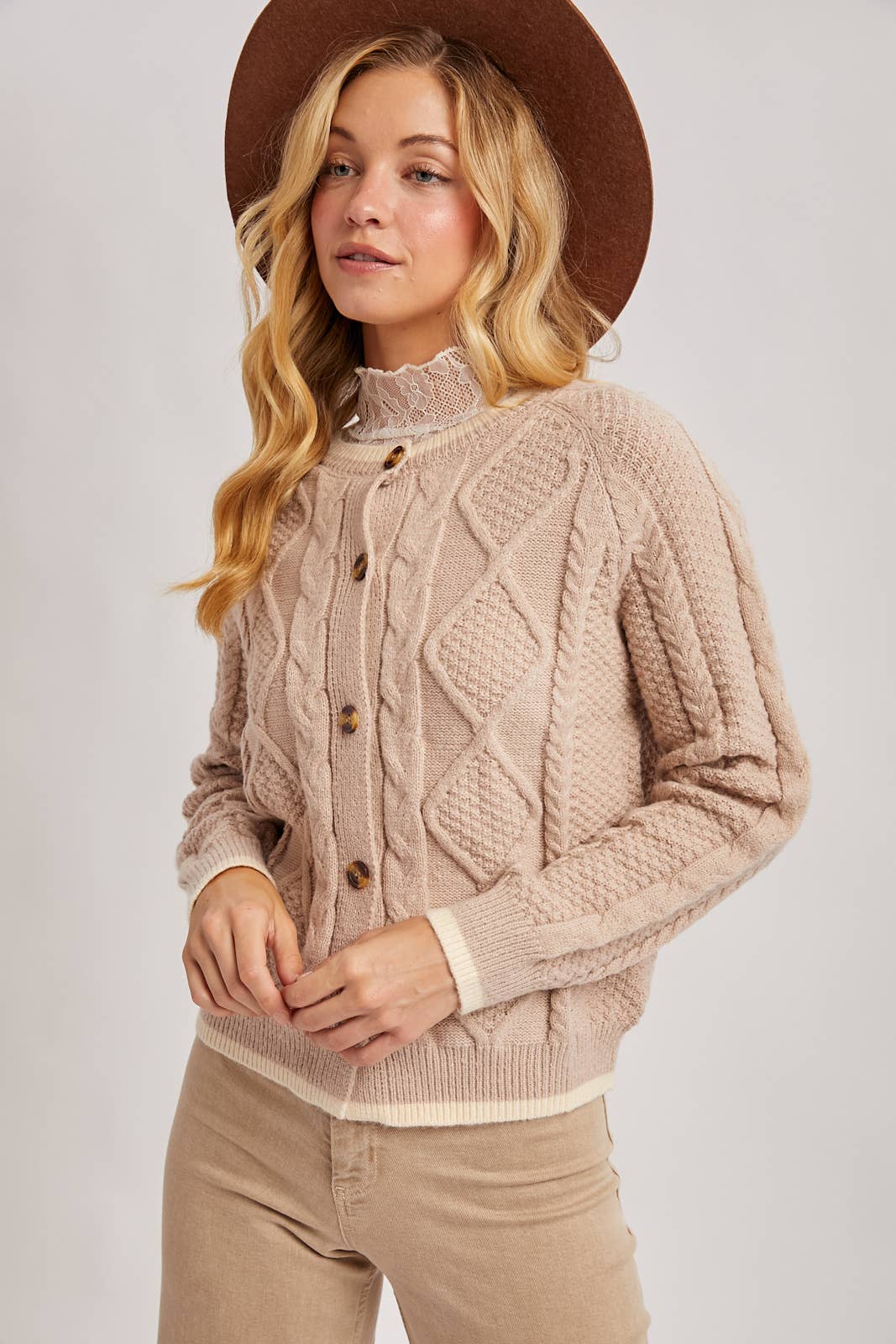 Bluivy - Vendita all'ingrosso Cardigan - Donna - CARDIGAN IN MAGLIA A TRECCE BUTTON DOWN2