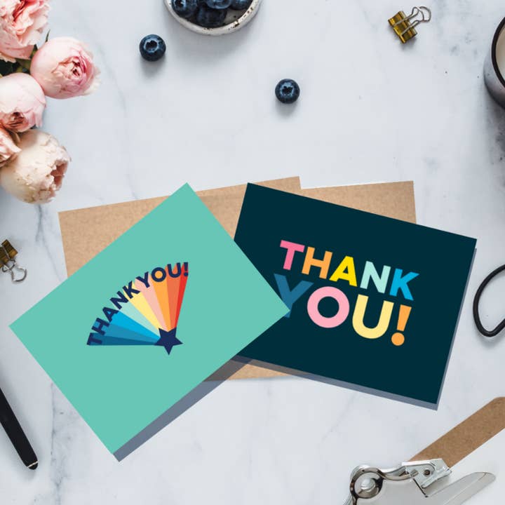Packung mit 10 Danke-Postkarten — Set mit 2 Regenbogen-Designs für den Großhandel von The Home Of Smiles