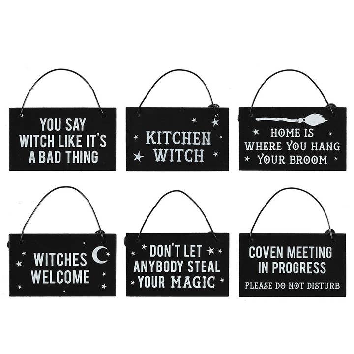 Something Different Wholesale – Sinal por atacado – Conjunto de 36 Placas Pequenas de Halloween com Tema de Bruxa para Pendurar em Expositor1