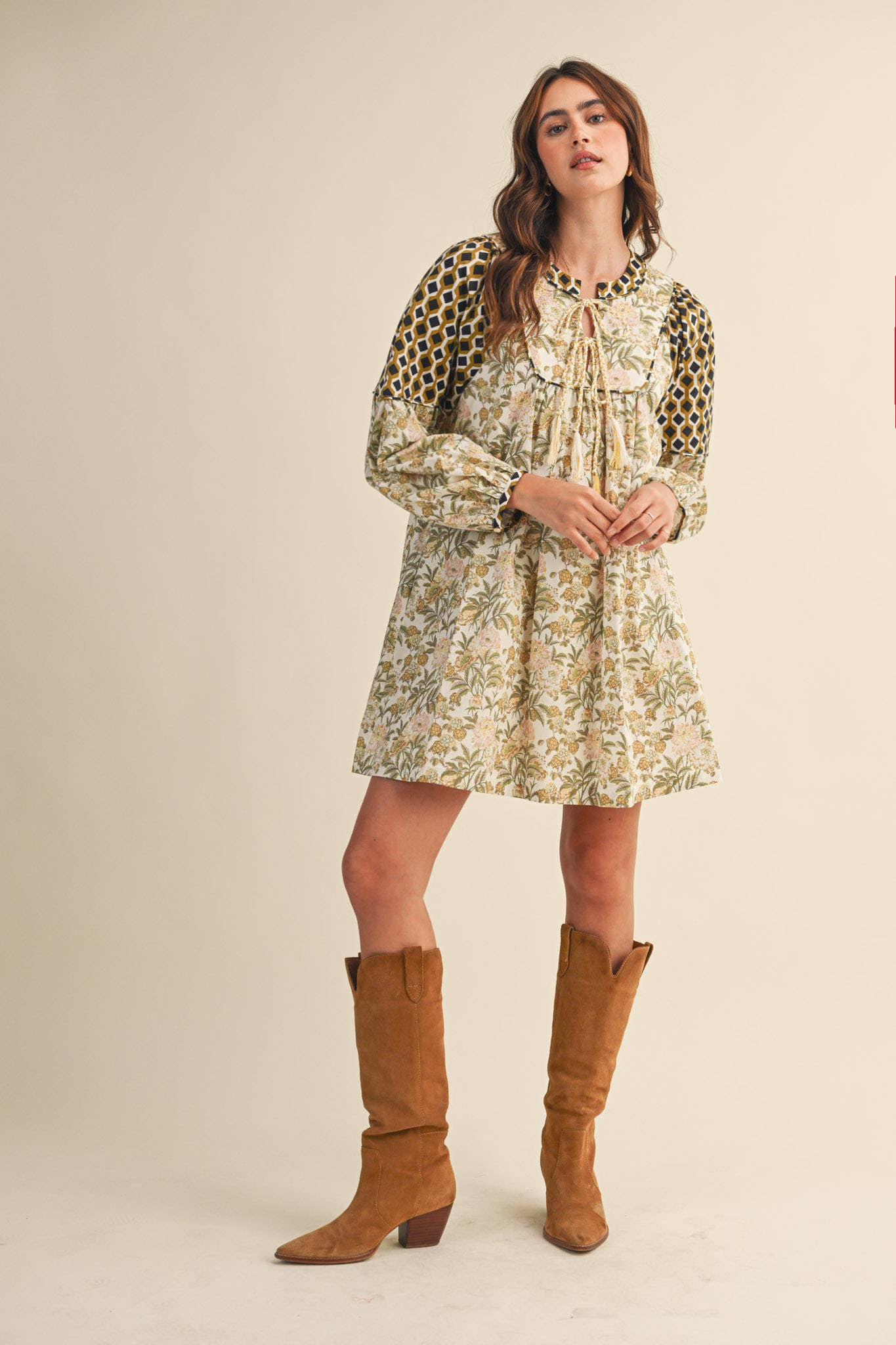 &MERCI - Wholesale Dress - Women's - FLORAL CONTRAST SLEEVE MINI DRESS MDR416921