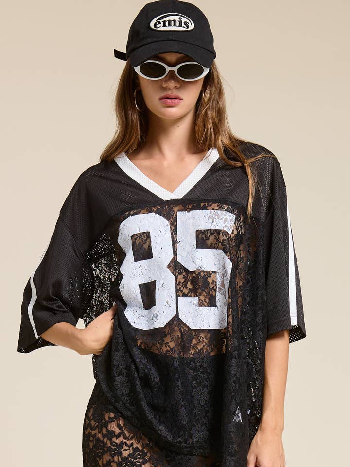 Haut en jersey graphique avec contraste en dentelle pour la vente par Mimosa