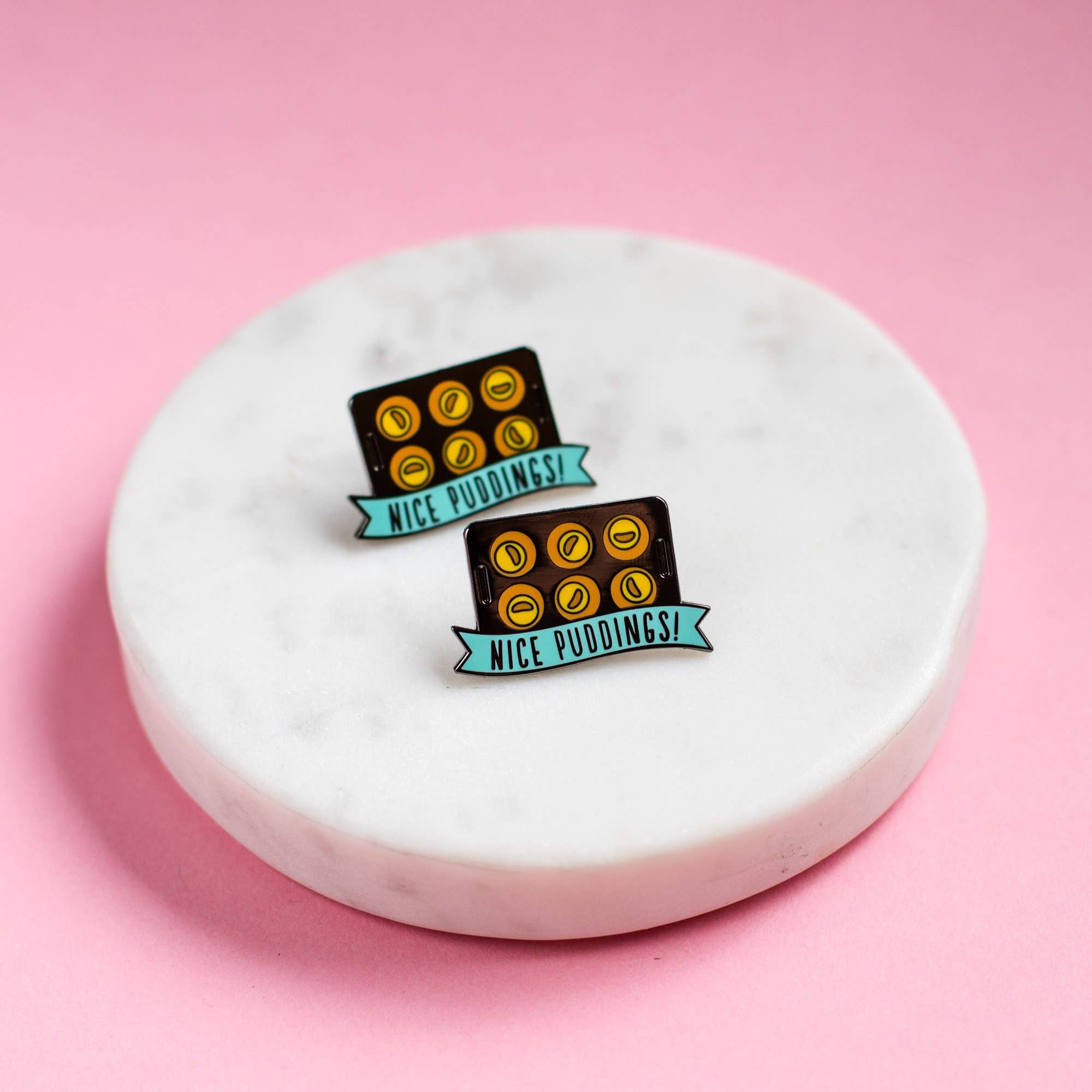 Finest Imaginary – wholesale Lapel pin/button – 'Nice Puddings!' Yorkshire Pudding Tin Pin1