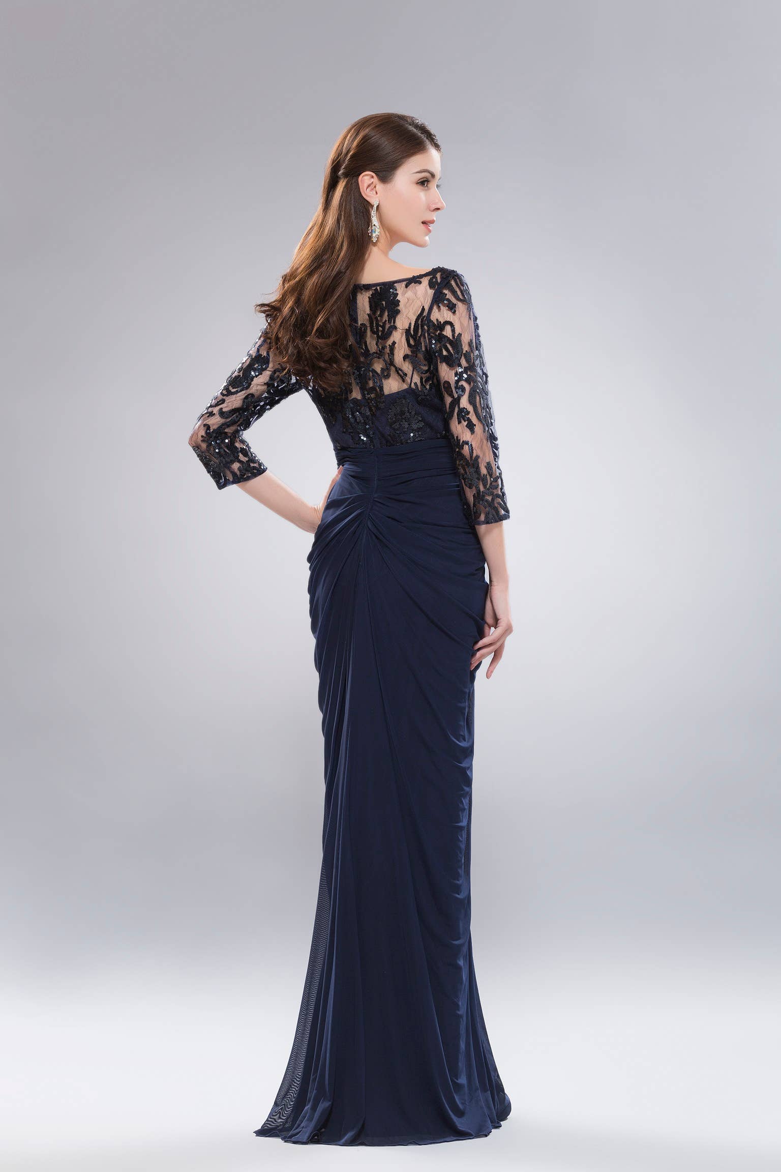 Anny Lee – Vestido comprido - Mulher por atacado – Vestido para mãe da noiva com mangas três quartos e detalhes em renda1