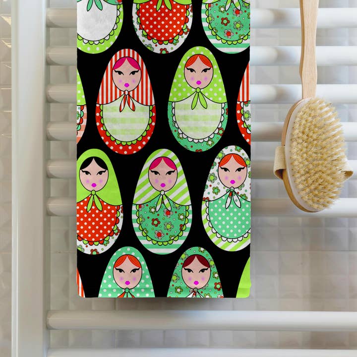 3dRose - Wholesale Bath towel - 3dRose, Cute Russian Matryoshka Nesting Dolls Print - Warm Colors Black, Towel1