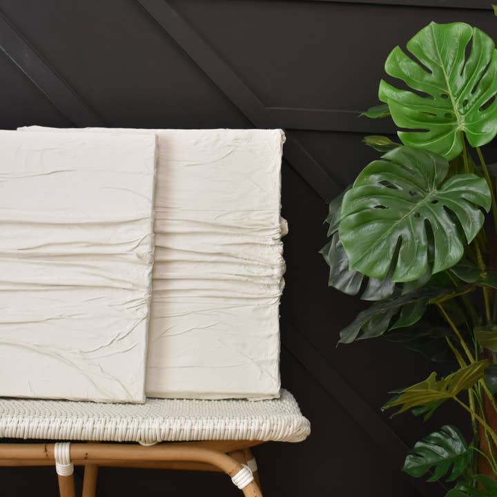 Kimberly George Art – Engroshandel Skulptur – „Wrap“ - Gips & Stof på lærred