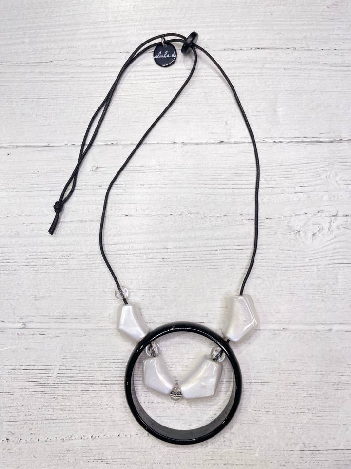 Alisha.D ketting met open ring en parel voor wholesale door LIOR / ALISHA D