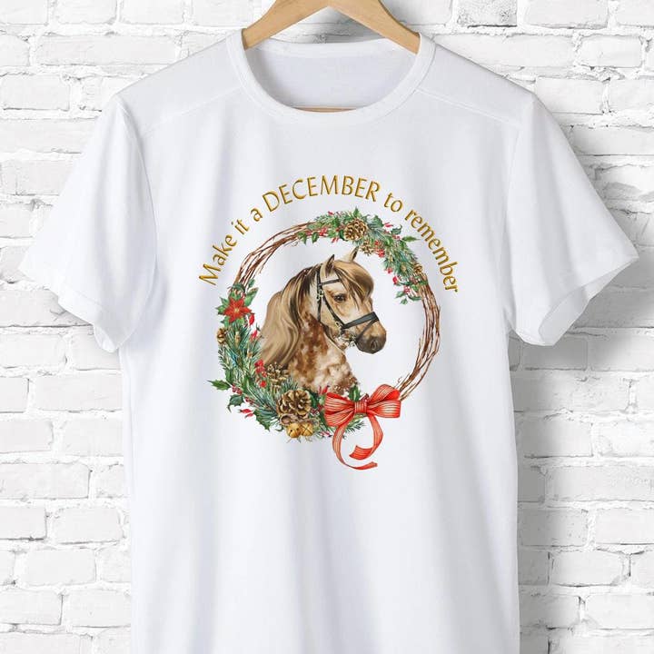 Make It A December To Remember Shirt, Chemise Cheval de Noël pour la vente par ShopLukeGifts