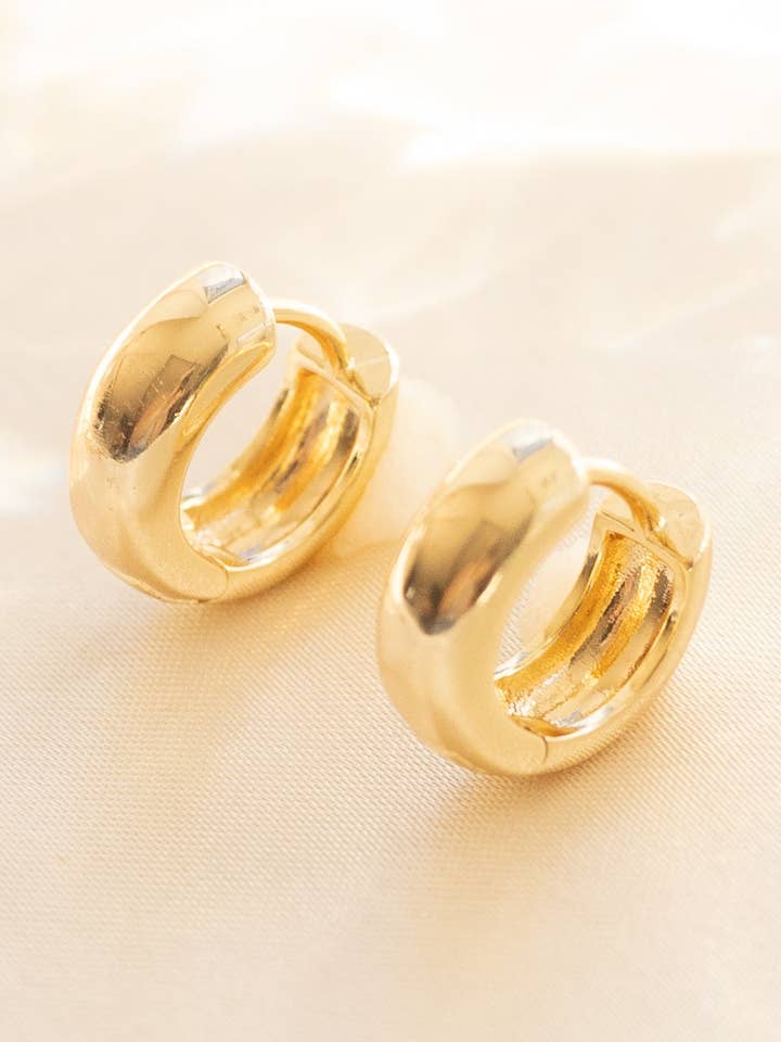 Chunky Huggies for wholesale by falling for dainty