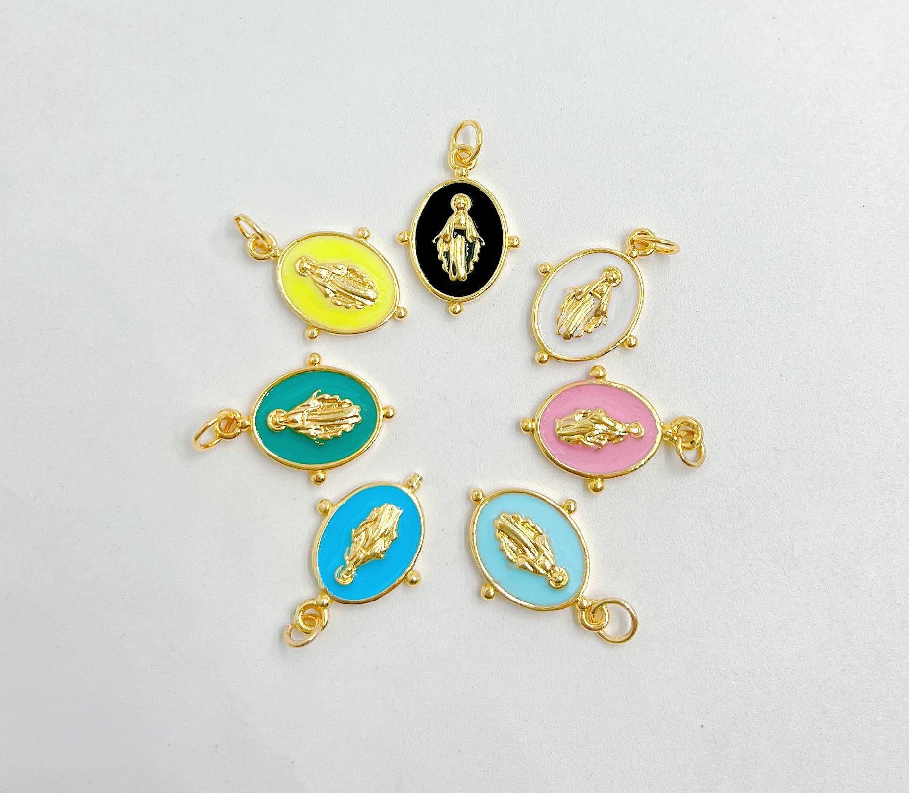 Beads Creation – Großhandel Individueller Charm/Anhänger – Vergoldeter Emaille-Anhänger mit Jungfrau Maria Motiv12