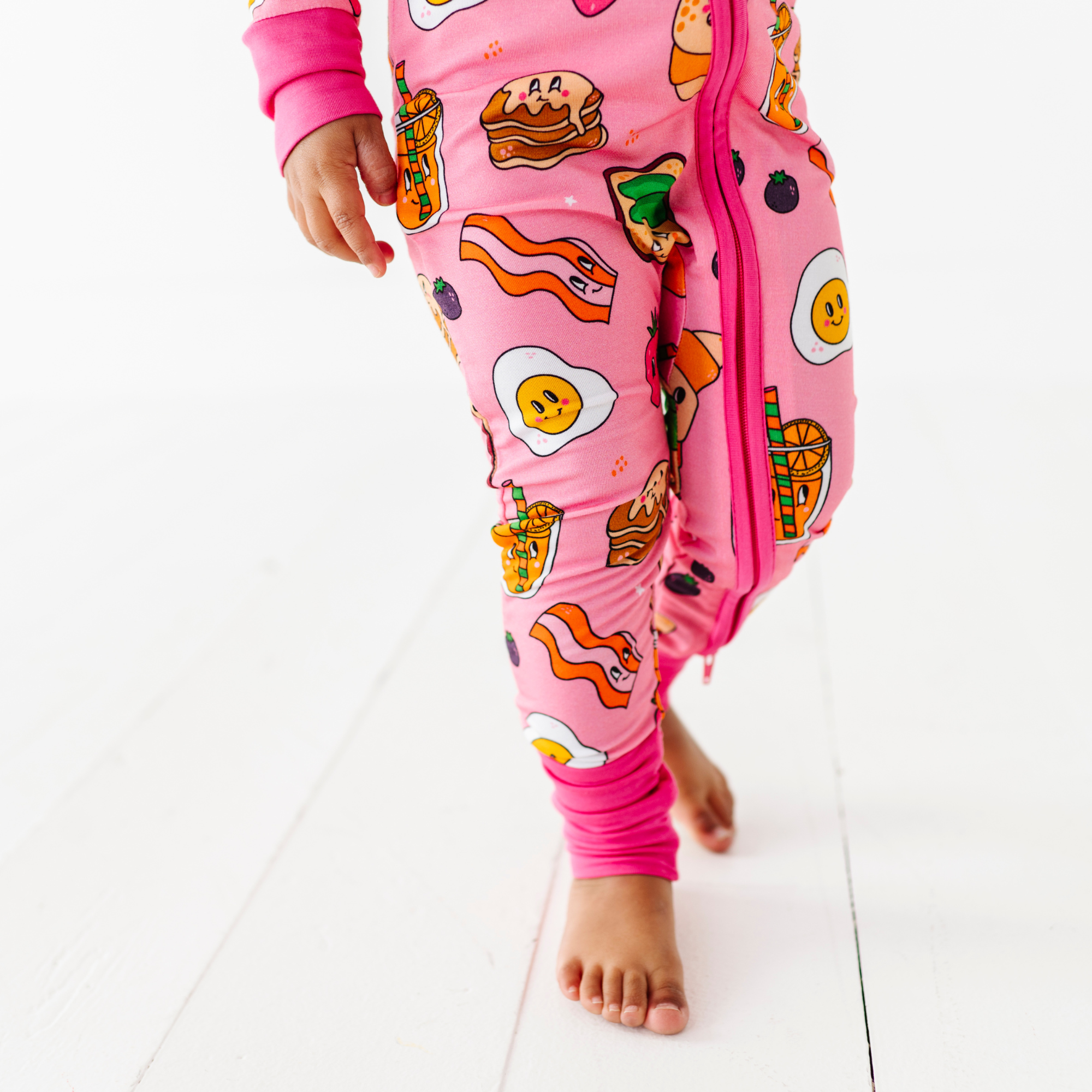 Kiki + Lulu – wholesale Jumpsuit – Baby – Pink Breakfast Convertible Footie2