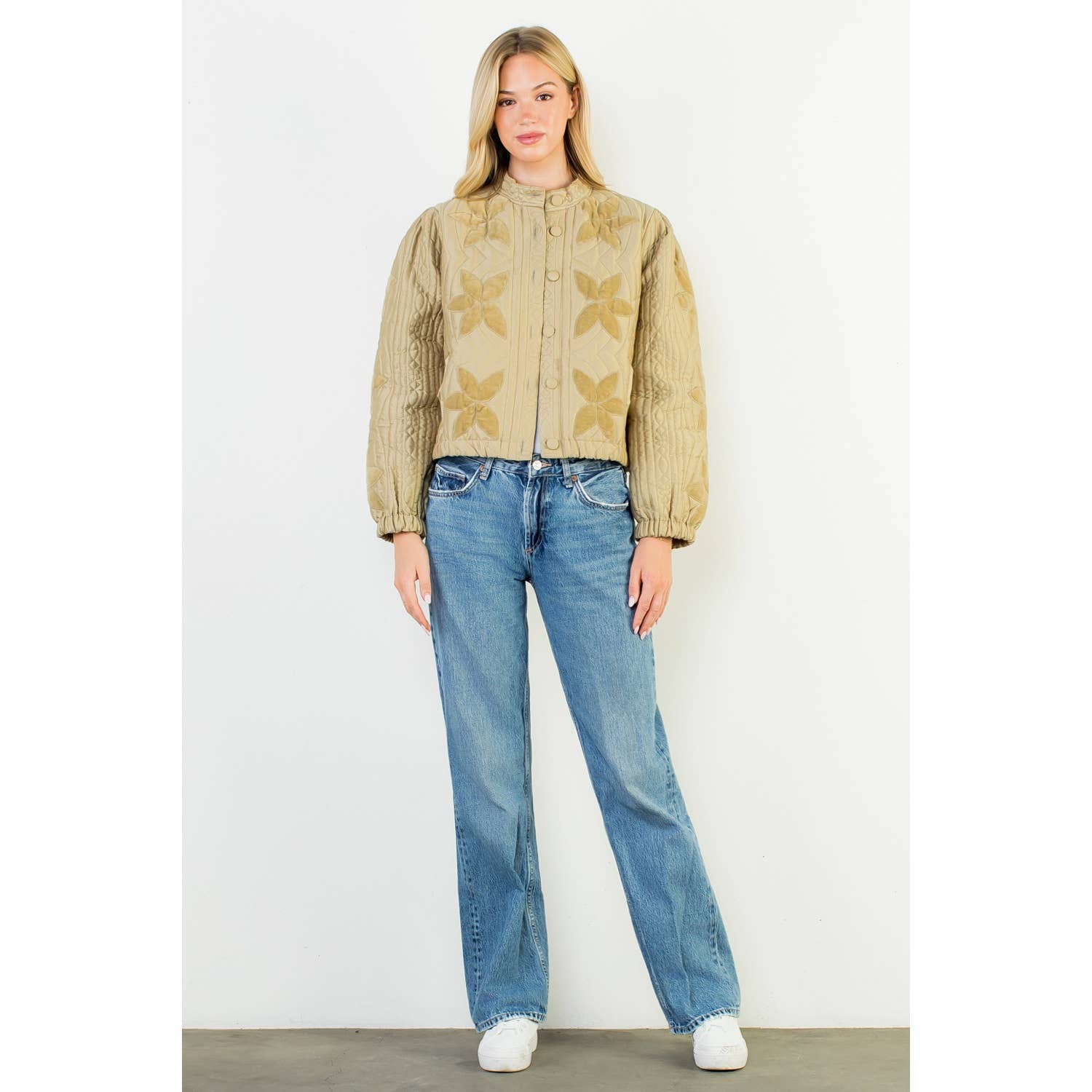 OLIVA Giacca trapuntata con dettagli floreali in velluto in vendita all'ingrosso su Faire2