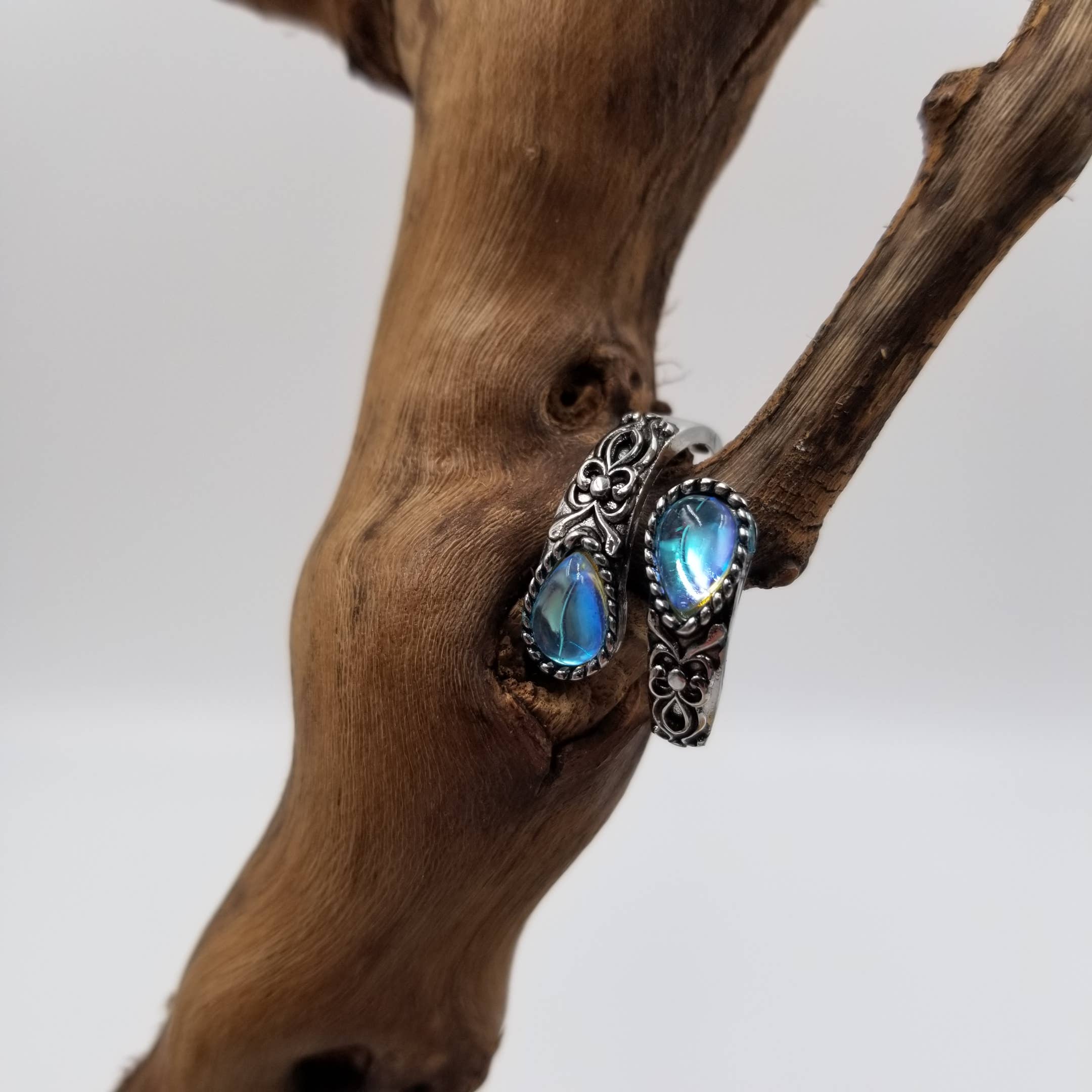 CHAKRA JEWELRY - Wholesale Cocktail/Statement Ring - Vintage Silver Carved Natural Moonstone Snake Ring1