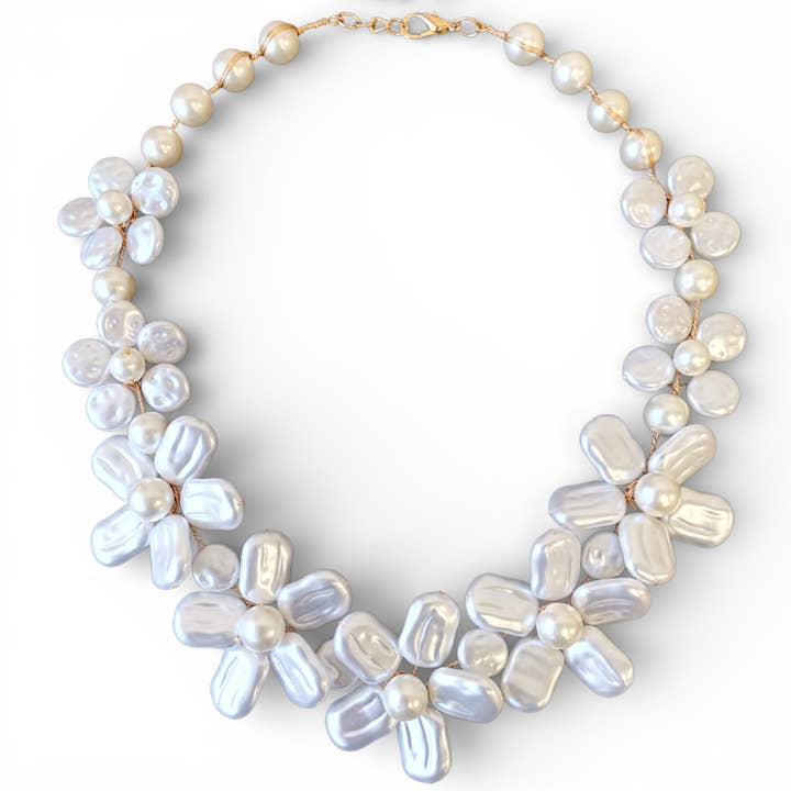 Blomkrage Pärlhalsband | Handgjorda Statement-smycken för wholesale av Bijoux Envie Statement Jewelry
