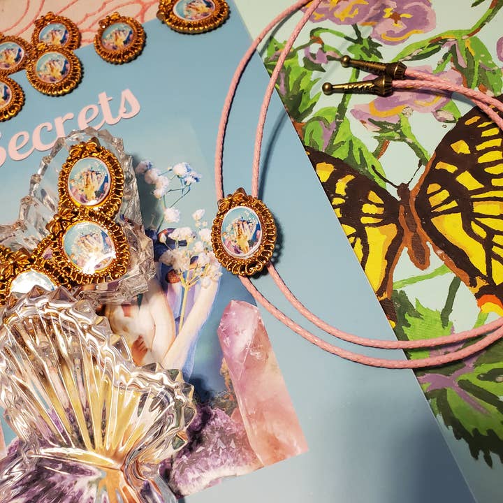 Lapis Lily Market - Vente Colliers tissés - Collage de playboy champignon cravate bolo