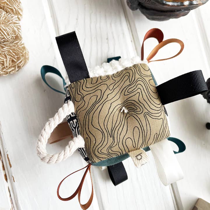 The Bird & Elephant – wholesale Handheld rattle – Baby – Earth Rainbow Sensory Baby Block Ribbon Tags Rattle6