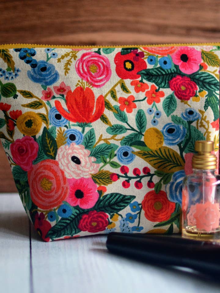 Beutel mit Reißverschluss aus Canvasstoff von Rifle Paper Co für den Großhandel von Bamboo Hill