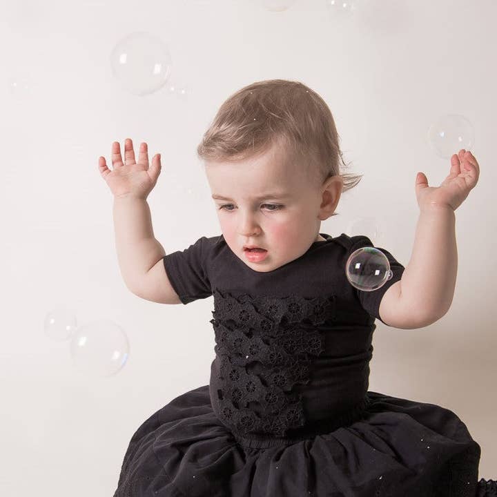 Infantium Victoria - Wholesale Rompertje - Baby - Baby Meisjesrompertje met Spinrag Kant