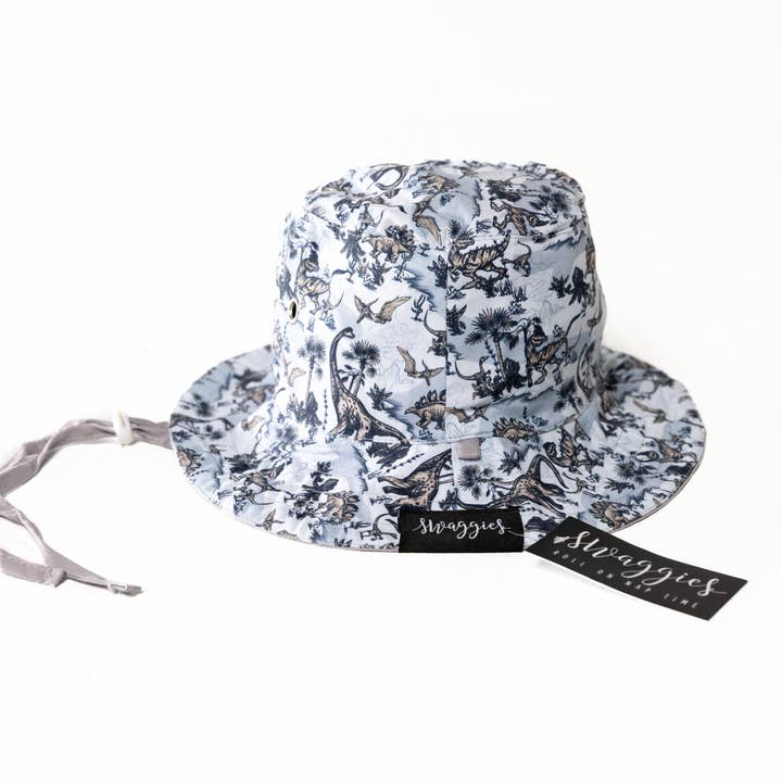 CHAPEAU RÉVERSIBLE LE PETIT DINOSAURE ET LA VALLÉE DES MERVEILLES pour la vente par Daycare Swaggies