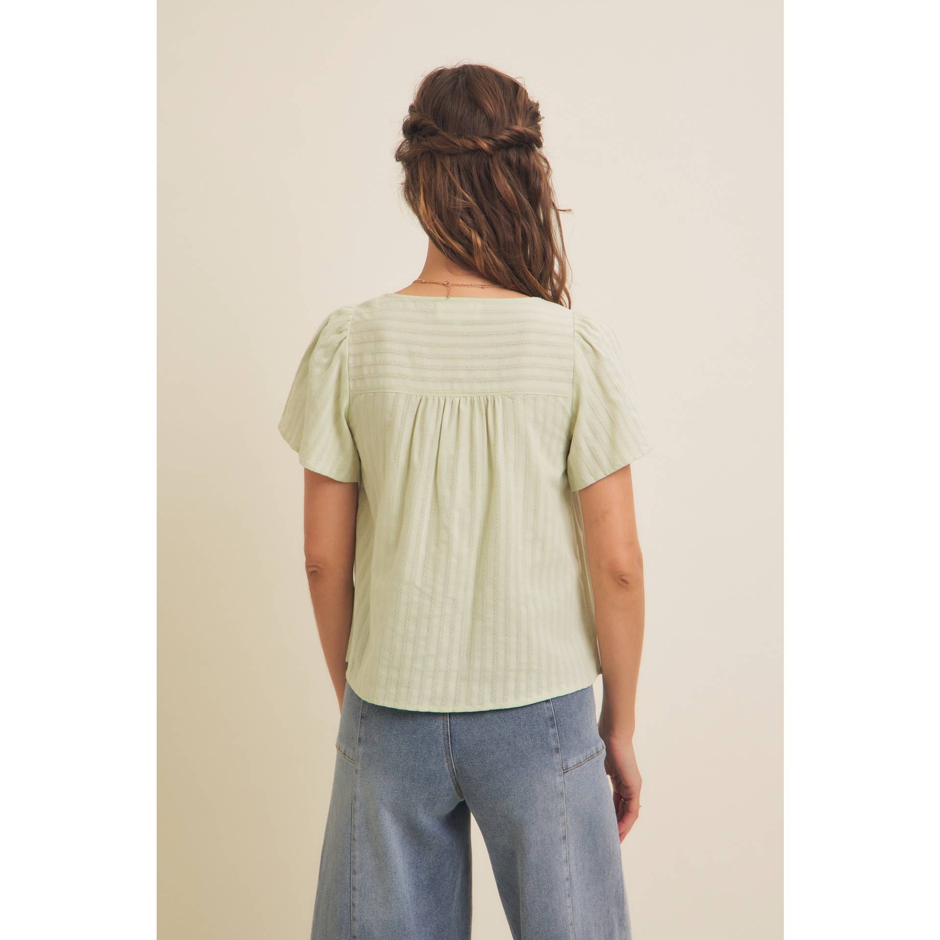 in february – Großhandel Bluse – Damen – BLUSE MIT STRUKTURIERTEM STOFF UND VIERKANT-AUSSCHNITT MIT KNOPFLEISTE6