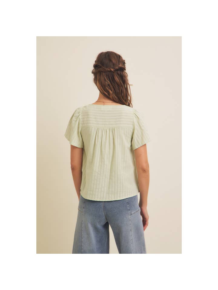 in february – Großhandel Bluse – Damen – BLUSE MIT STRUKTURIERTEM STOFF UND VIERKANT-AUSSCHNITT MIT KNOPFLEISTE6