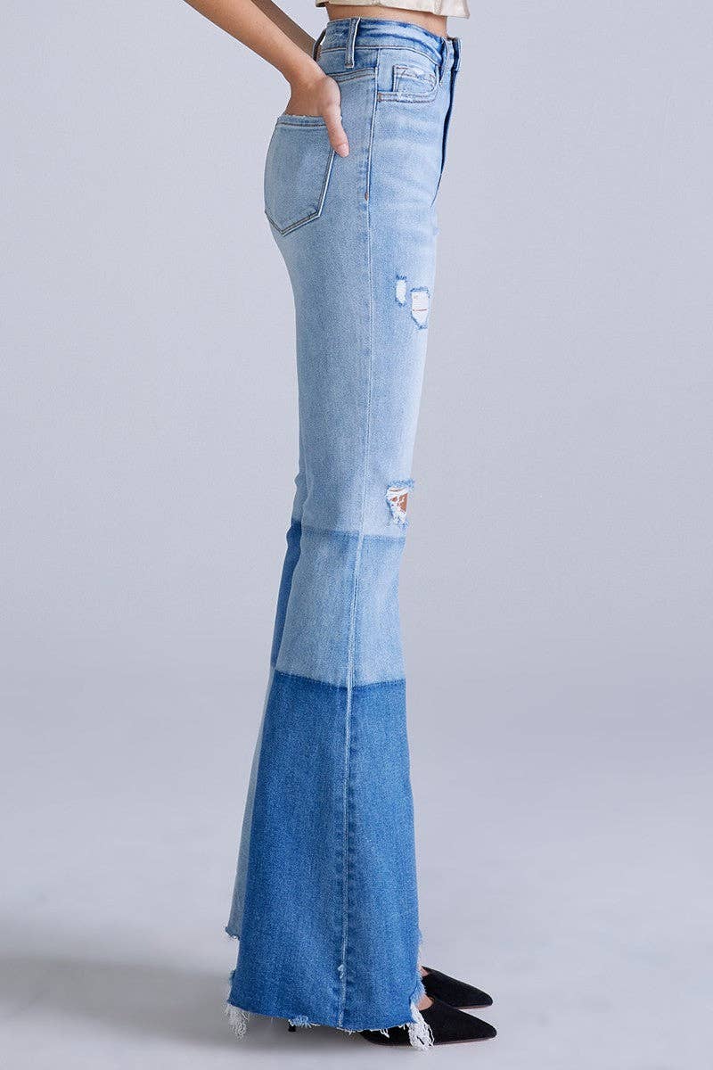 Azul Jeans de mezclilla acampanados con paneles en bloque de color claro de venta al por mayor en Faire2