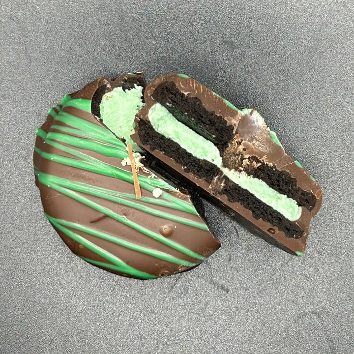 Norm & Lenore - Vente Friandises enrobées de chocolat - Oreos à la menthe enrobés de chocolat noir0