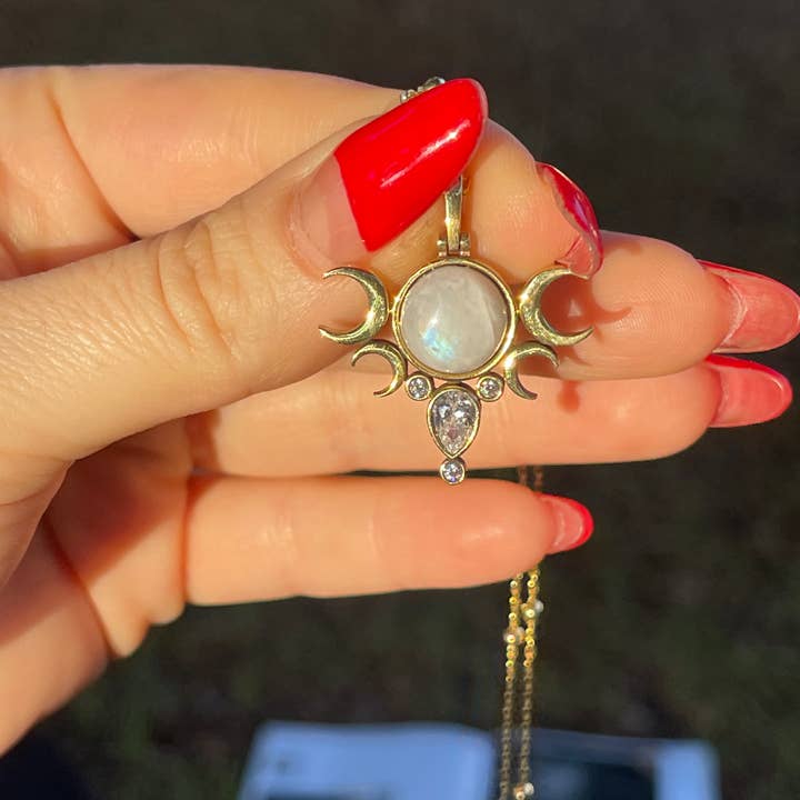 Flesh & Soul - Wholesale Pendant/Charm Necklace - FIVE MOONS MOONSTONE Necklace13