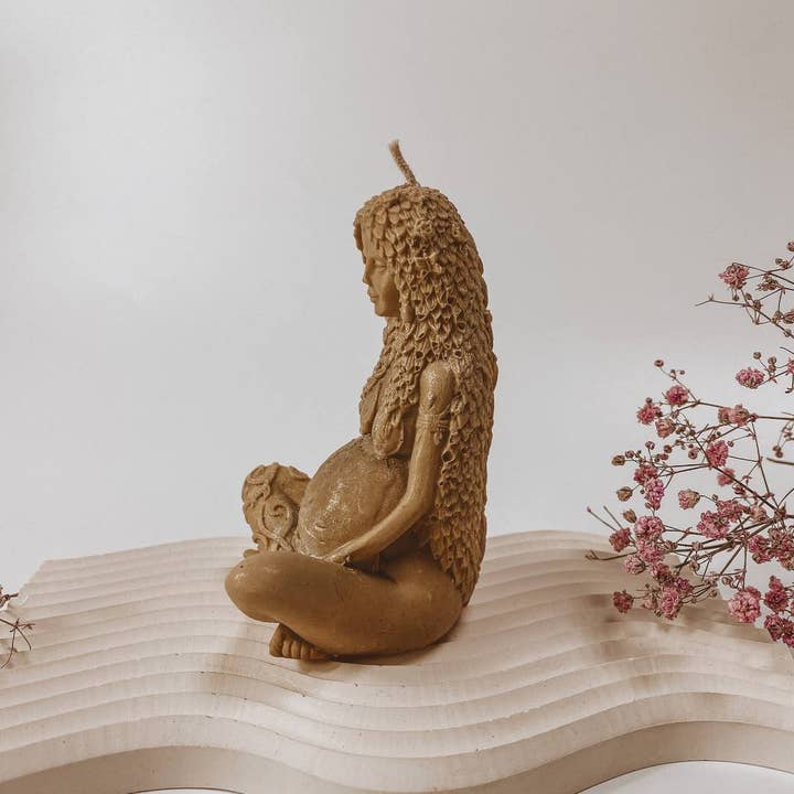 whatever workshop - Wholesale Novelty Candle - Beeswax candle Goddess of the earth Gaia2