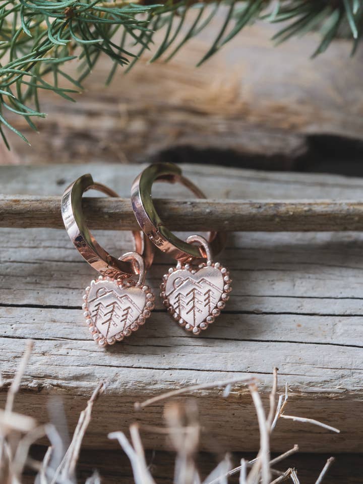 Round hoop earrings with a shiny edge for wholesale by Woidladl