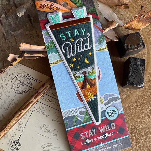 Reste sauvage — écusson d'aventure pour la vente par Yoho & Co.