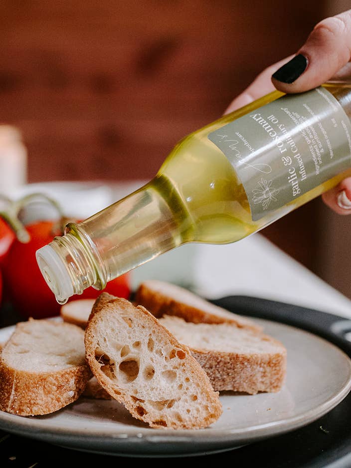 Huile Culinaire Gourmande Infusée à l'Ail et au Romarin | Cadeau pour Hôtesse pour la vente par Jean's Apothecare