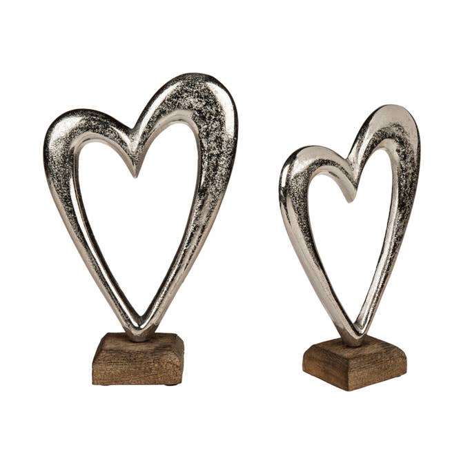 Coeur en métal sur socle en bois dormant, pour la vente par Out of the blue KG