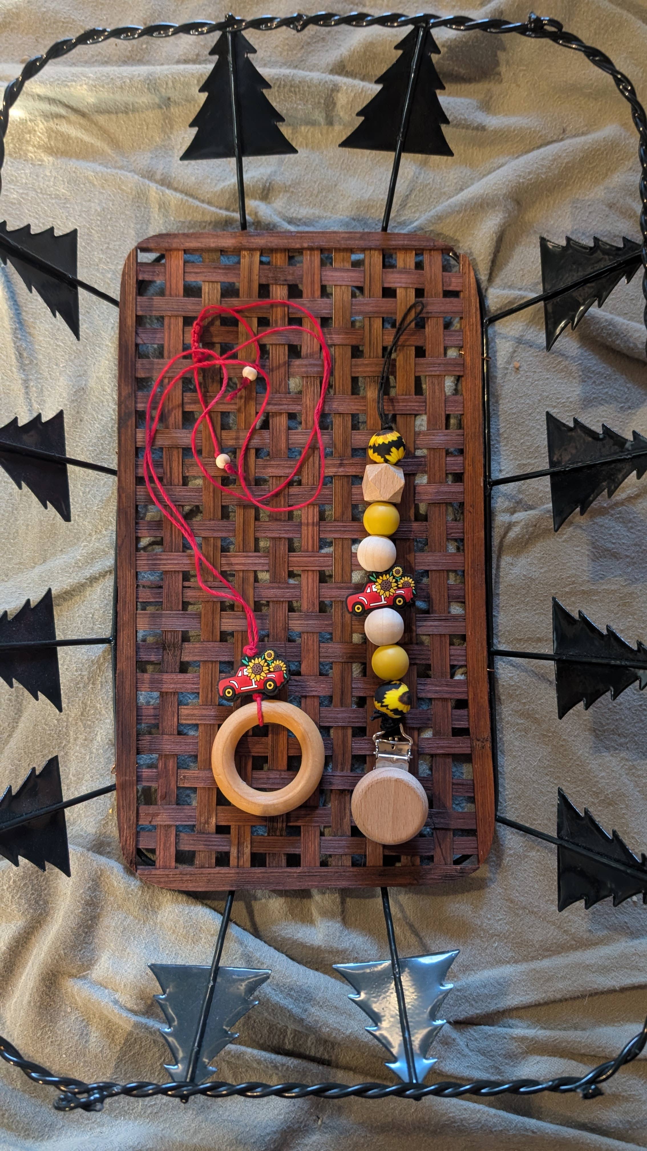 Brombie - Wholesale Jewelry Set - Mama nursing necklace with matching clip for pacifier or toy1