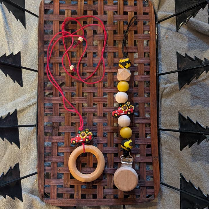 Brombie - Wholesale Jewelry Set - Mama nursing necklace with matching clip for pacifier or toy1