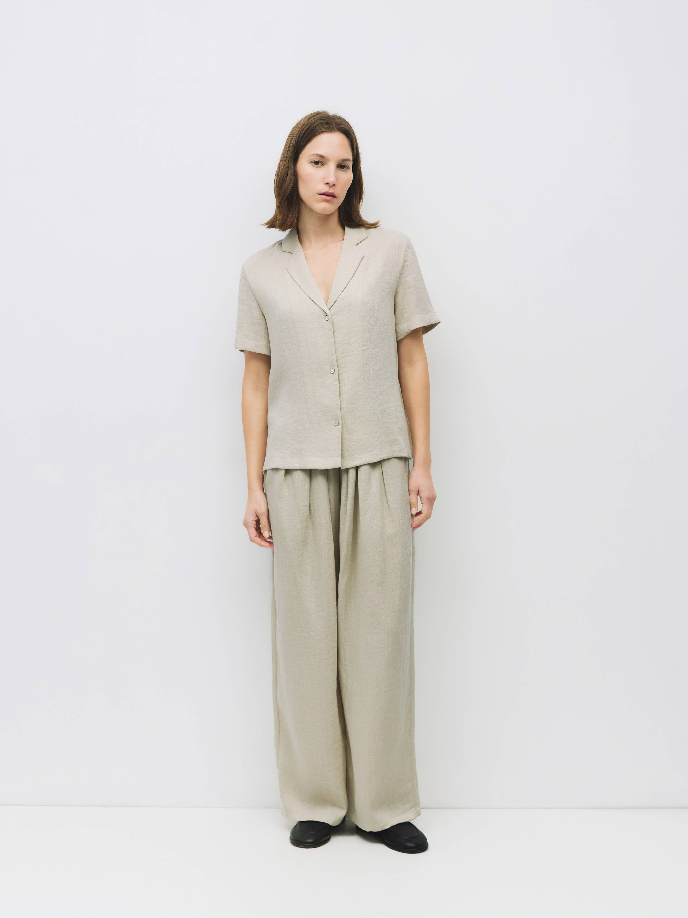 MOD REF – Großhandel Hemd – Damen – Das Donnie Top | Kurzärmeliges Hemd mit Knopfleiste0