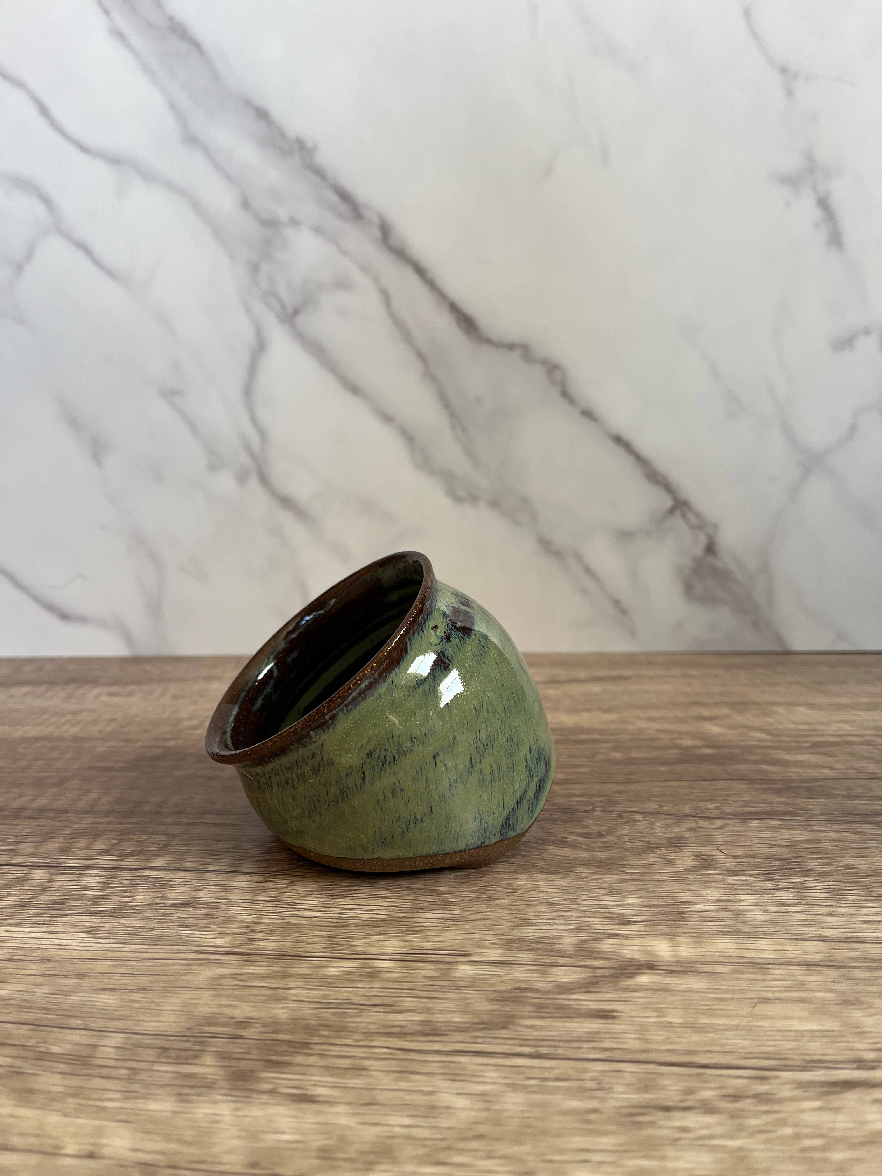 Uphill Pottery - Wholesale Salt & Pepper Shaker Set - Salt Pig1