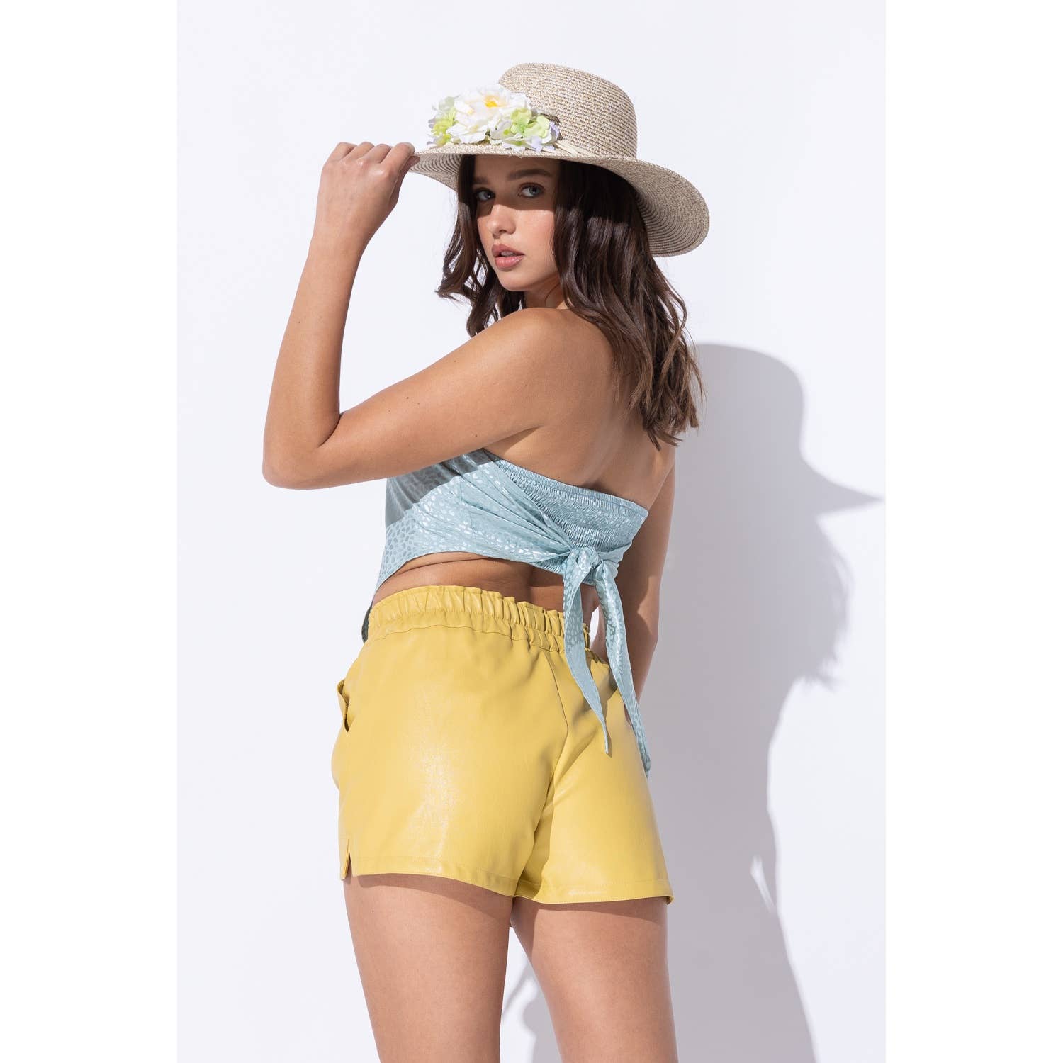 Sweet Generis – wholesale Shorts – Dam – LÄDER SHORTS MED FICKOR ELASTISKA OCH DRAGSKO17