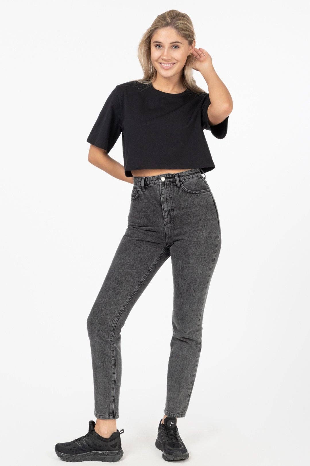 Famme – Engroshandel Jeans - Dame – Højttaljede mom-jeans med lige ben til kvinder8