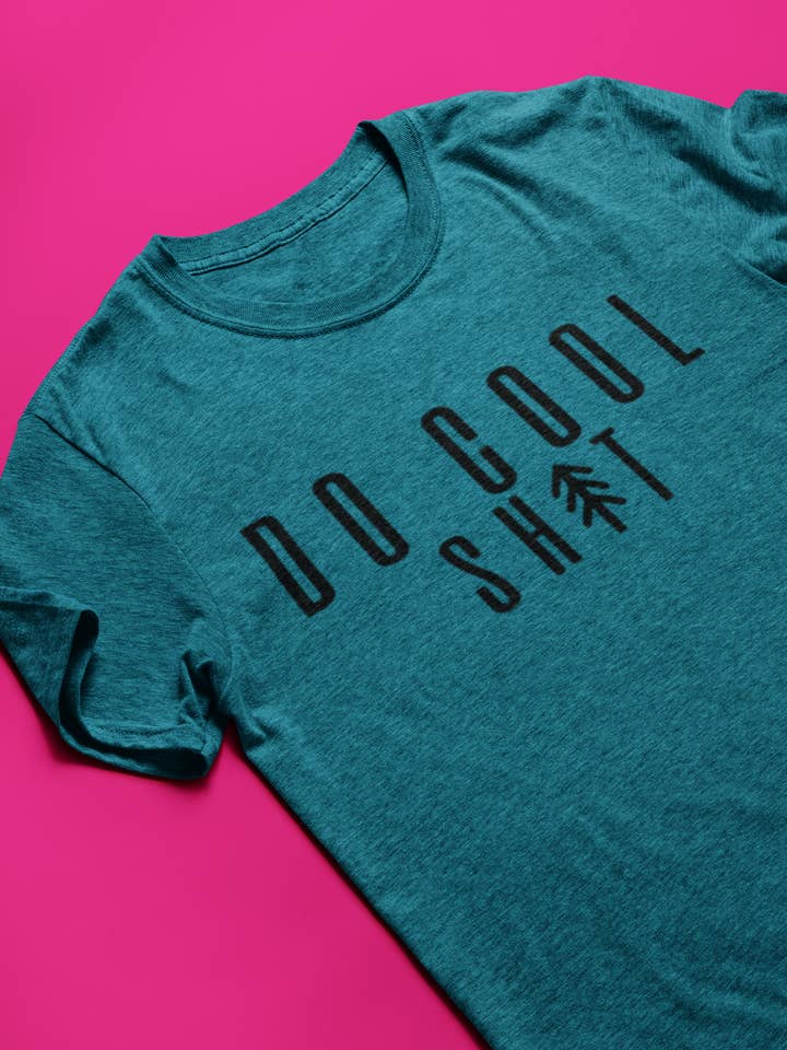 T-shirt Do Cool Shit pour la vente par Wander & Co.
