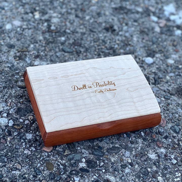 Mikutowski Woodworking - Venta al por mayor Joyero/organizador de joyas - Caja Tranquility de madera grabada con frases superventas32