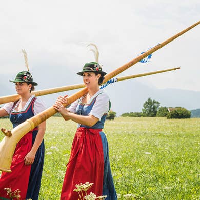 Callwey GmbH - Wholesale Travel Book - Guest in Bavaria. Recipes and Insider Tips (German)1