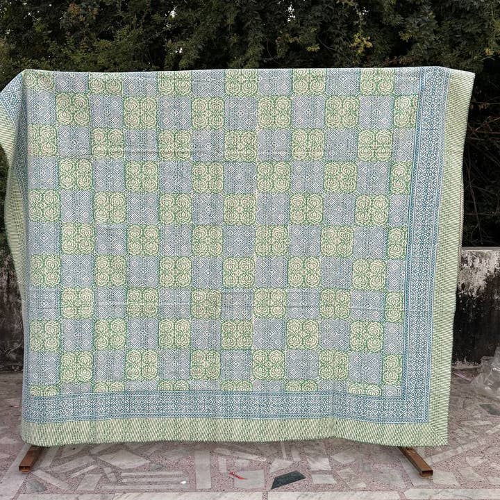 Bhawana Handicrafts – Edredão por atacado – Cortinas de Colcha de Algodão Indiano Queen Size com Ponto Kantha0