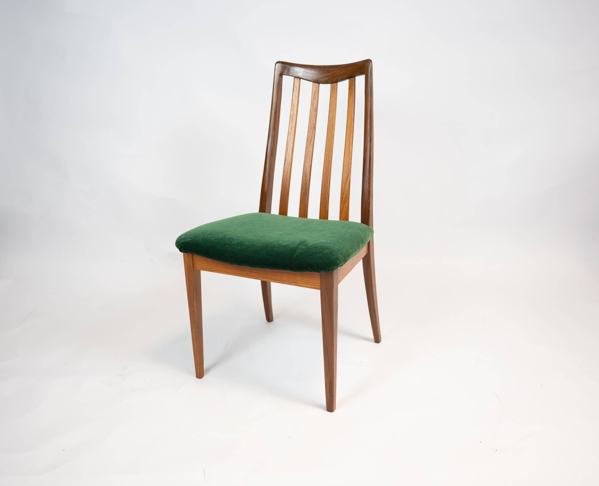 Sustainable & Salvaged - Wholesale Stoel - G-plan Velvet eetkamerstoel uit het midden7