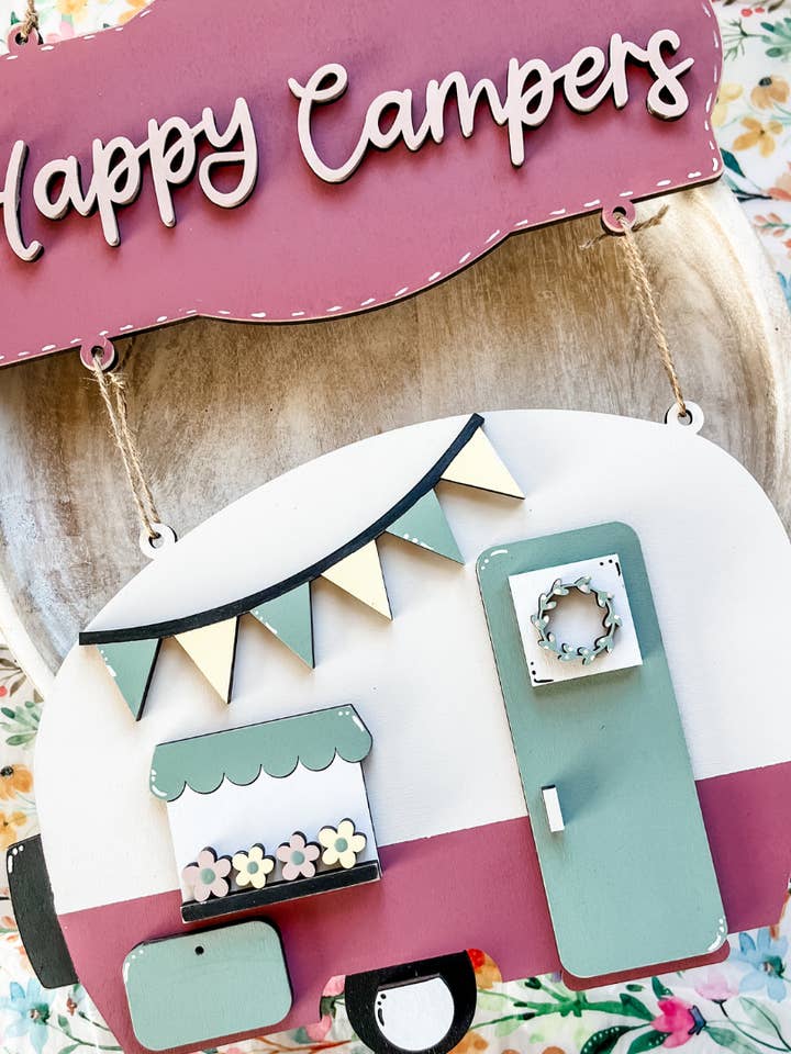 Kit de bricolage inachevé pour tentures murales Happy Campers pour la vente par Country Roads Rustic Decor