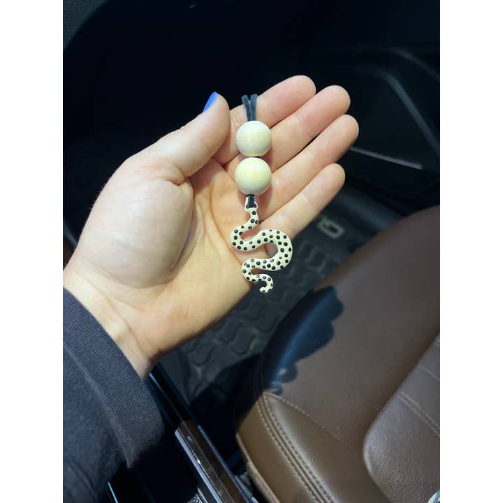 Diffuseur de voiture Polka Dot Snake pour la vente par Asselin Designs