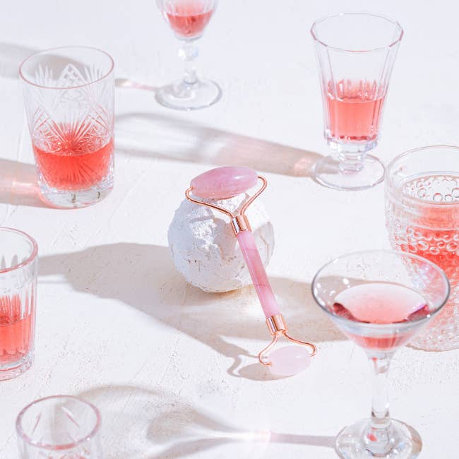 Rose Quartz Dobbelt hoved Ansigtsmassage Roller for engroshandel hos Root Aromaterapi