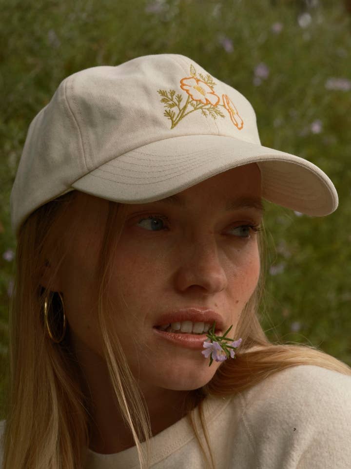 Chapeau aux coquelicots pour la vente par Mollusk