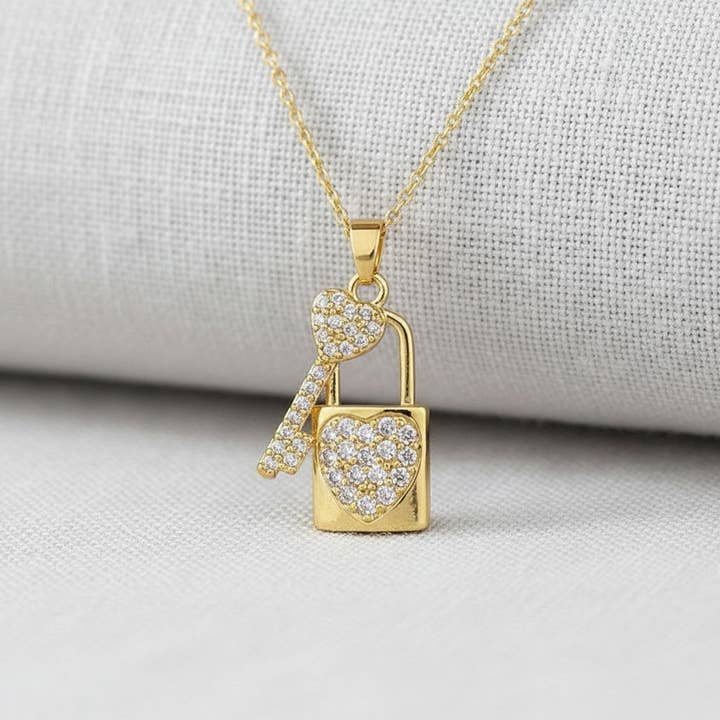 Collar con Colgante de Corazón de Titanio con Detalles de Cristal para venta al por mayor de scentll jewelry